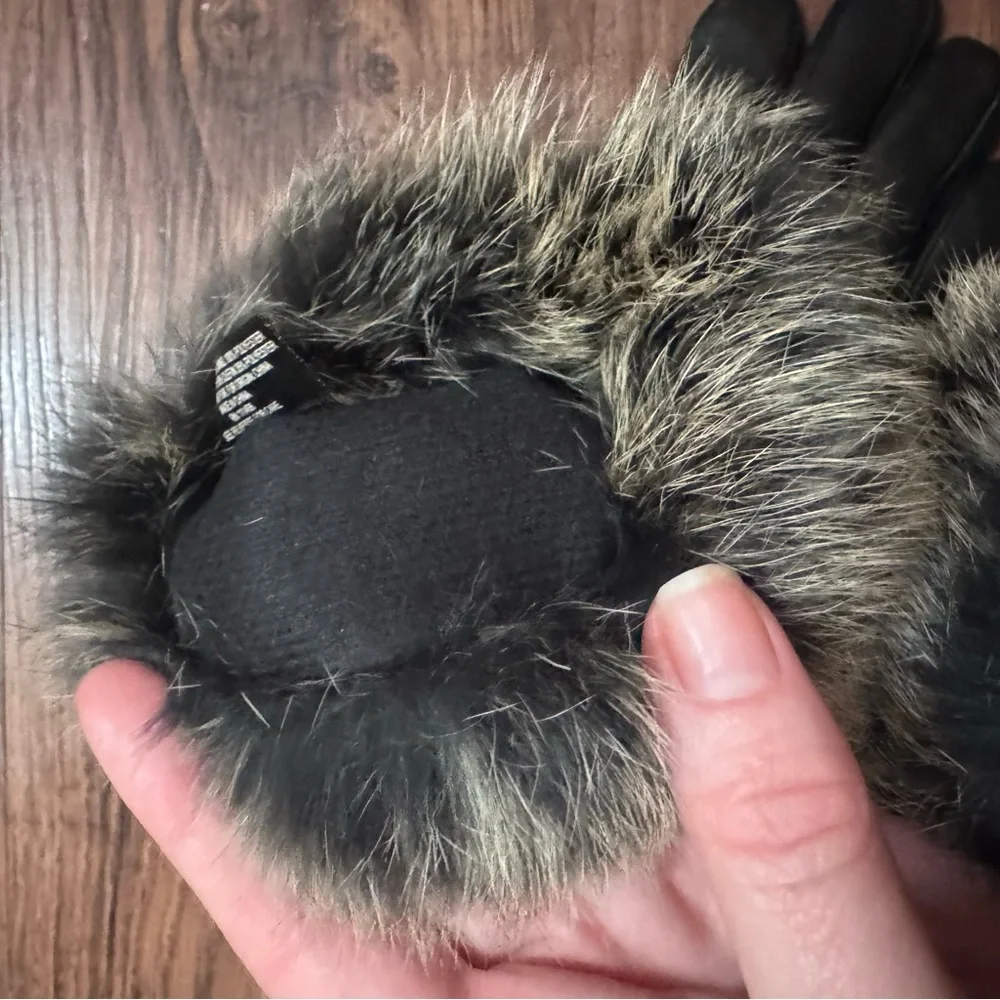 Alexandra Bartlett Black Leather Gloves with Rabbit Fur Trim
